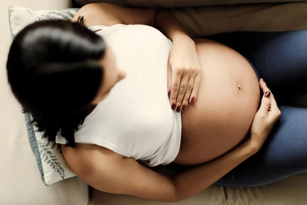 femme-enceinte-ventre
